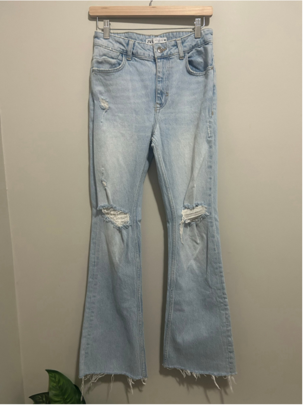 ⚡️2 for $38 Light Blue Distressed Flare Jeans Size 4